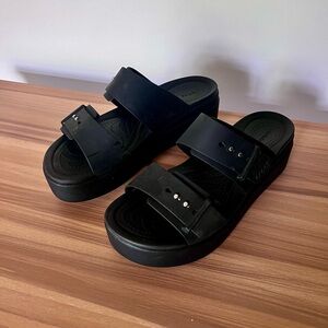 Crocs Brooklyn Low Wedge Sandal - Size 9
